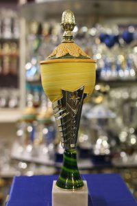coppa tazza gialla coperchio